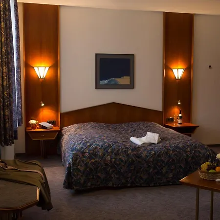 מלון Klosterkrug 3*